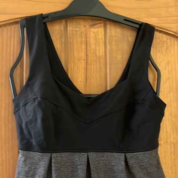 Lulu lemon tank.  Size 4. - Picture 2 of 7